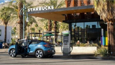 Volvo จับมือ Starbucks เปิดจุดชาร์จรถ EV ในอเมริกา